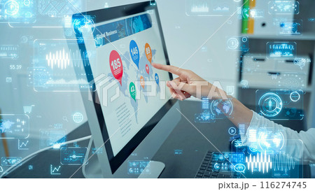パソコンを使う女性とデジタルイメージ 116274745
