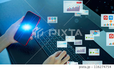 パソコンとスマホを使う女性と統計データ 電子書類 パソコンとスマホを使う女性と統計データ 電子書類 116274754