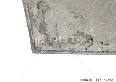 経年劣化した住宅の外壁塗装のひび剥がれ 116275268