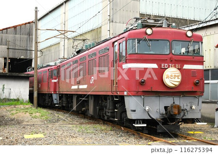 車両基地に停車するED76形電気機関車（あさかぜヘッドマーク掲出） 116275394