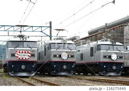 車両基地で並ぶEF510形300番台（301号機・302号機・303号機） 116275840