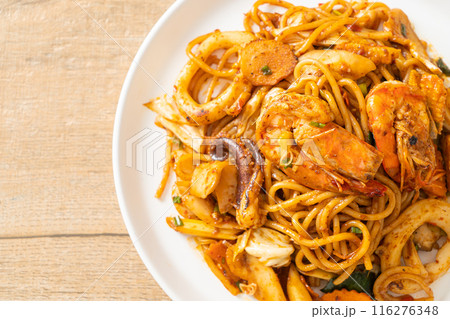 stir fried Tom Yum seafood dried spaghetti 116276348