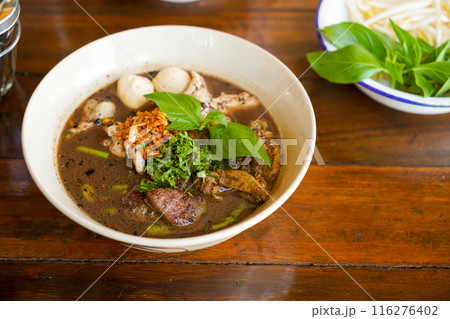 Thai boat noodles with pork 116276402