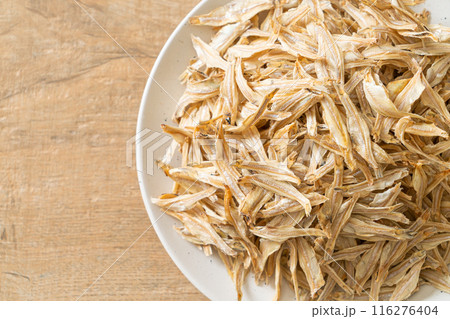 dried small crispy fish 116276404
