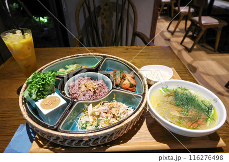 Cuisine Variety of Traditional Vietnamese Dishes, Vibrant Vietnamese Cuisine 116276498