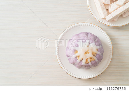 taro bun with white sugar cream and nut 116276786