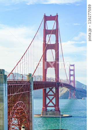 ゴールデンゲートブリッジの縦型の写真 116277089