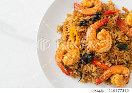 shrimps fried rice with herbs and spices 116277350