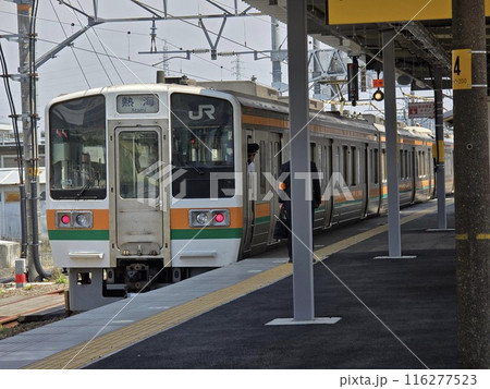発車を待つJR東海道線車両 発車を待つJR東海道線車両 116277523