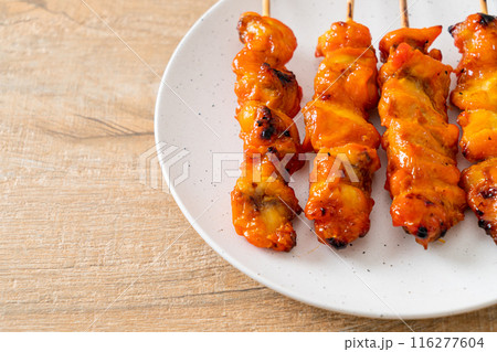 grilled chicken skewer yakitori serve in izakaya style 116277604