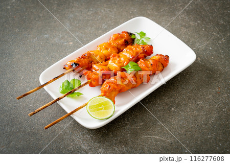 grilled chicken skewer with herbs and spices 116277608