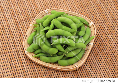 ザルに盛られた新鮮な枝豆 ザルに盛られた新鮮な枝豆 116277918