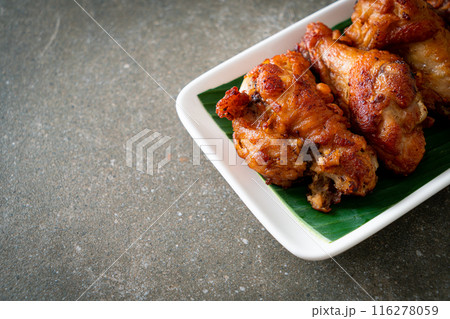 Crispy Fried Chicken with Fish Sauce 116278059