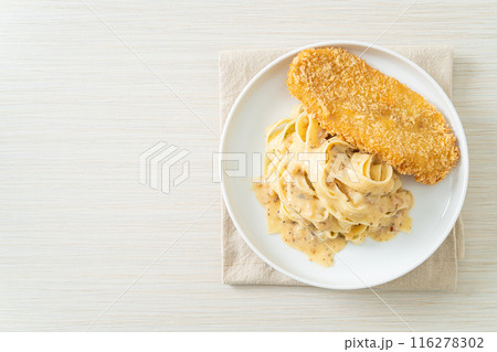 fettuccine pasta white cream sauce with fried fish 116278302