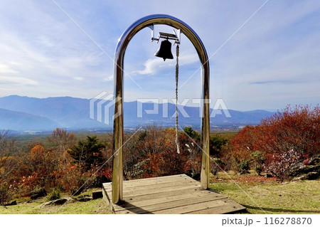 富士見高原リゾート　創造の森の鐘がある風景　長野県諏訪郡富士見町 116278870