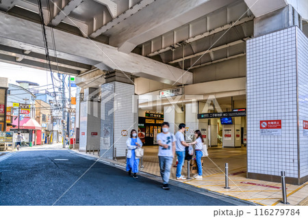 神奈川県川崎市の都市風景　二子新地駅 116279784