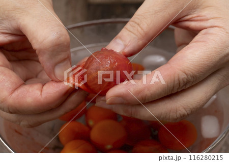 プチトマトのマリネ トマトの湯むき プチトマトのマリネ トマトの湯むき 116280215