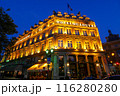 ホテル デュ ルーブルのライトアップ（フランス・パリ） 116280280