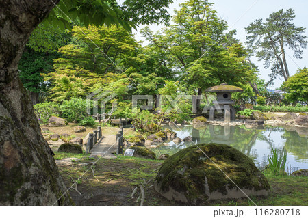 国内最大級の大型雪見灯篭 国指定名勝 旧池田氏庭園 秋田県 国内最大級の大型雪見灯篭 国指定名勝 旧池田氏庭園 秋田県 116280718