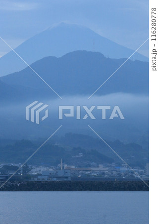 富士山夜明・由比ガ浜【静岡県静岡市】 116280778