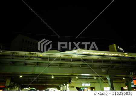 有楽町を走る新幹線 116280839