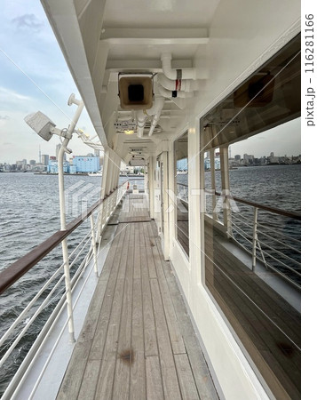 白い客船の通路 116281166