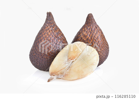 Salak snake fruit isolated on white background 116285110