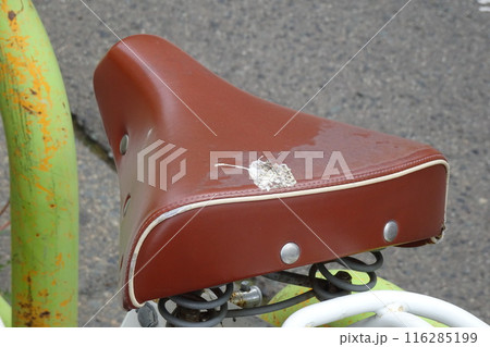 事故画像　自転車のシートに鳥のフンがついていた 116285199