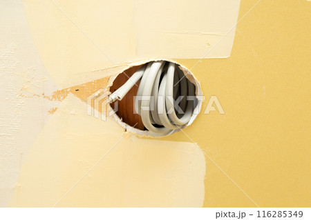 リフォーム中の中古住宅の電気配線 リフォーム中の中古住宅の電気配線 116285349