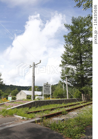 旧天北線 敏音知駅のホームと駅名立て看板 116285686