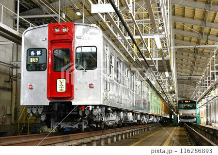 車両基地に停車する相模鉄道6000系（各停・いずみ中央表示） 116286893