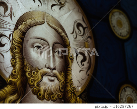 聖人の描いてあるステンドグラス 116287267