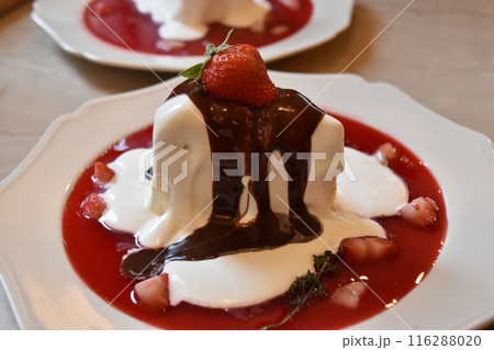 とろける苺のショートケーキ とろける苺のショートケーキ 116288020