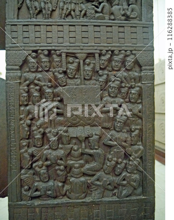 インドのコルカタにある国立博物館に展示されている紀元前の釈尊の姿なき仏伝彫刻のバールフト仏塔の彫刻 116288385