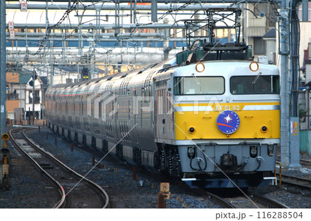 寝台特急カシオペア（EF81牽引：カシオペア色） 116288504