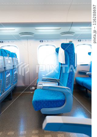 新幹線の座席 116288697
