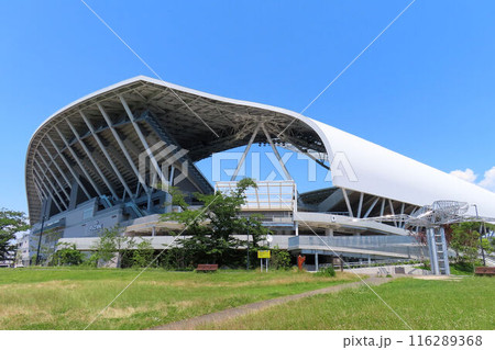 本川川岸から見ると雰囲気の変わるエディオンピースウイング広島 本川川岸から見ると雰囲気の変わるエディオンピースウイング広島 116289368