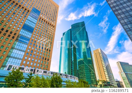 日本の東京都市景観 7月。爽やかな緑に包まれた汐留のオフィス街やゆりかもめなどを望む=3日 日本の東京都市景観 7月。爽やかな緑に包まれた汐留のオフィス街やゆりかもめなどを望む=3日 116289571