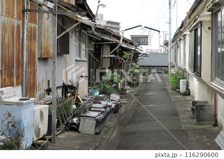 文化住宅　高齢者　年金　孤独死 116290600