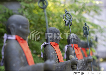 壷坂寺　参道に並ぶ地蔵 116291315