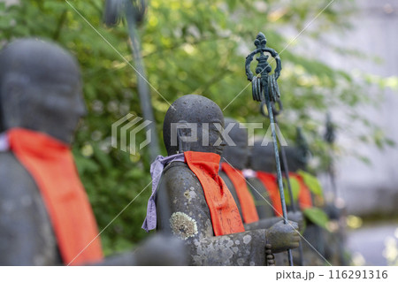 壷坂寺　参道に並ぶ地蔵 116291316