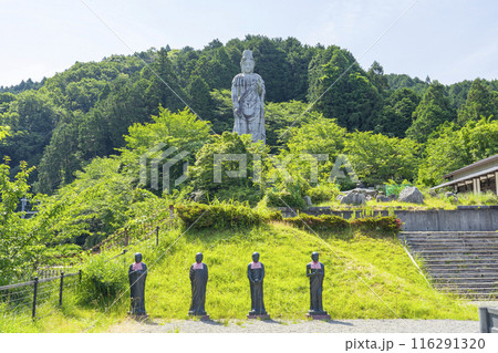 新緑の壷坂寺　天竺渡来大観音石像 116291320