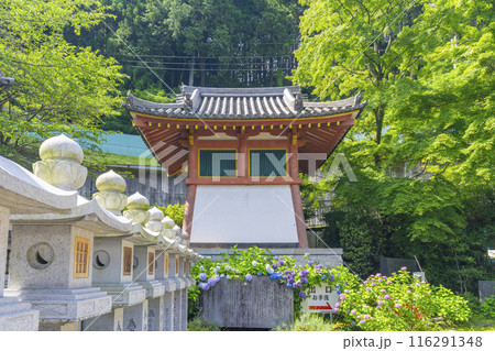 初夏の奈良　壷坂寺　鐘楼 116291348