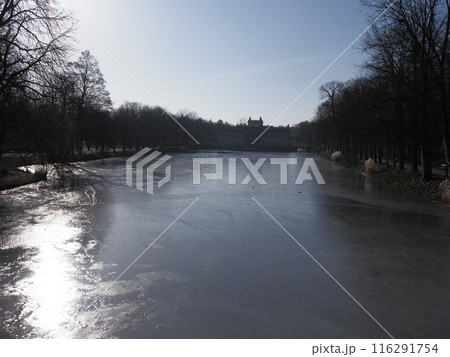 Sunlight on frozen lake in baths park in Warsaw city in Poland 116291754