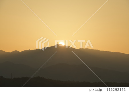 卯月月末、北杜市白州町から見える奥秩父山塊ダイヤモンド金峰山 116292151