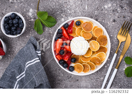 Sweet pancake cereals with berries Sweet pancake cereals with berries 116292332