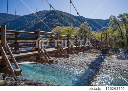 《秋の上高地》明神橋と梓川 《秋の上高地》明神橋と梓川 116293502
