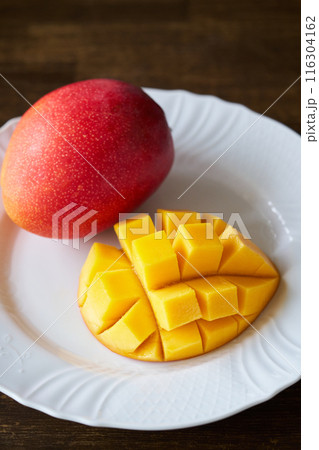 沖縄県産マンゴー 116304162