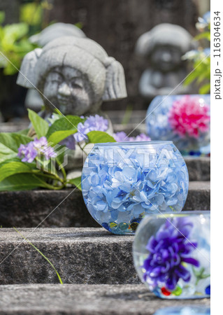 壷阪寺あじさいモニュメント　紫陽花ガラスボール 116304634