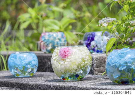 壷阪寺あじさいモニュメント　紫陽花ガラスボール 116304645